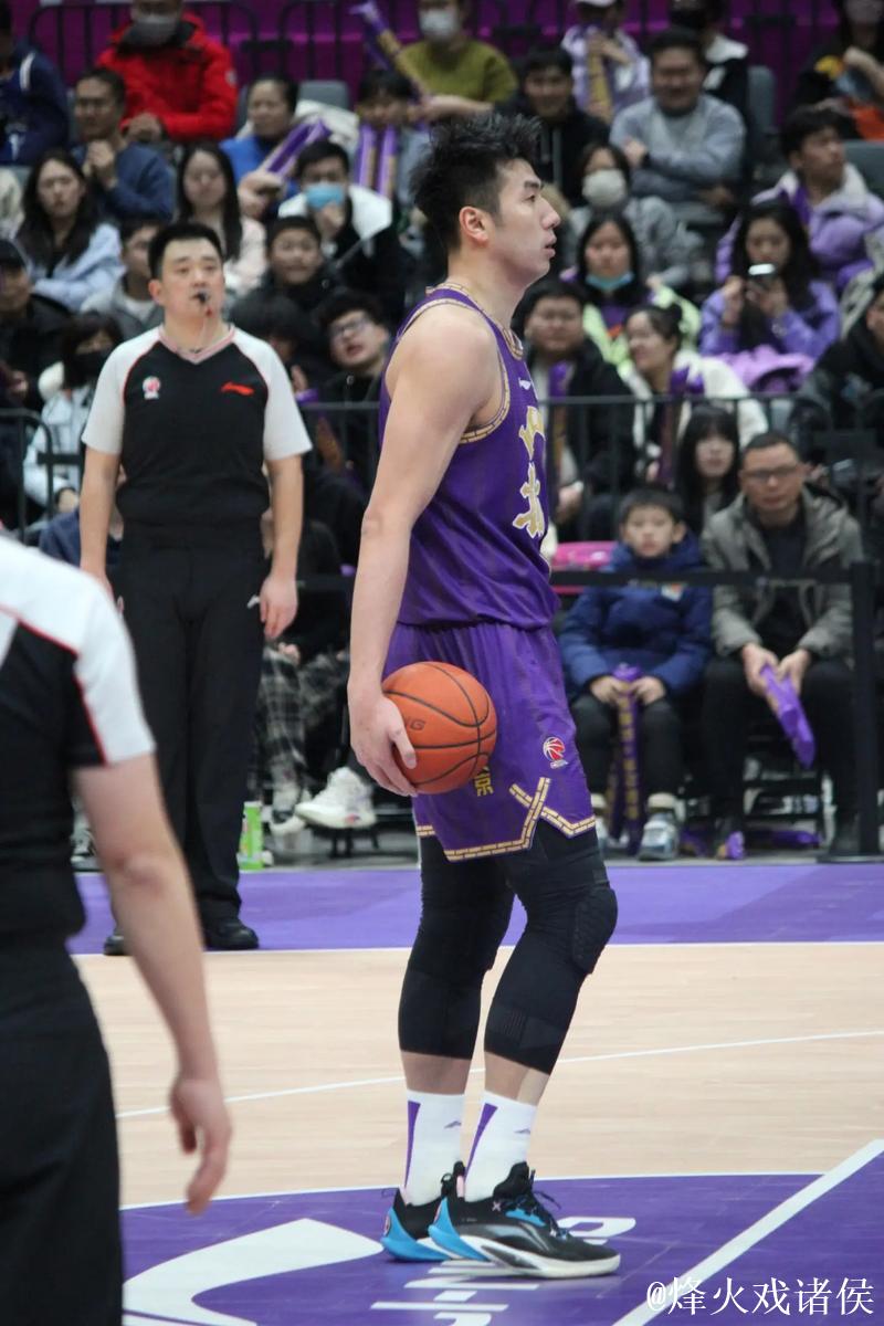 邹雨宸关键得分 北控战胜山东